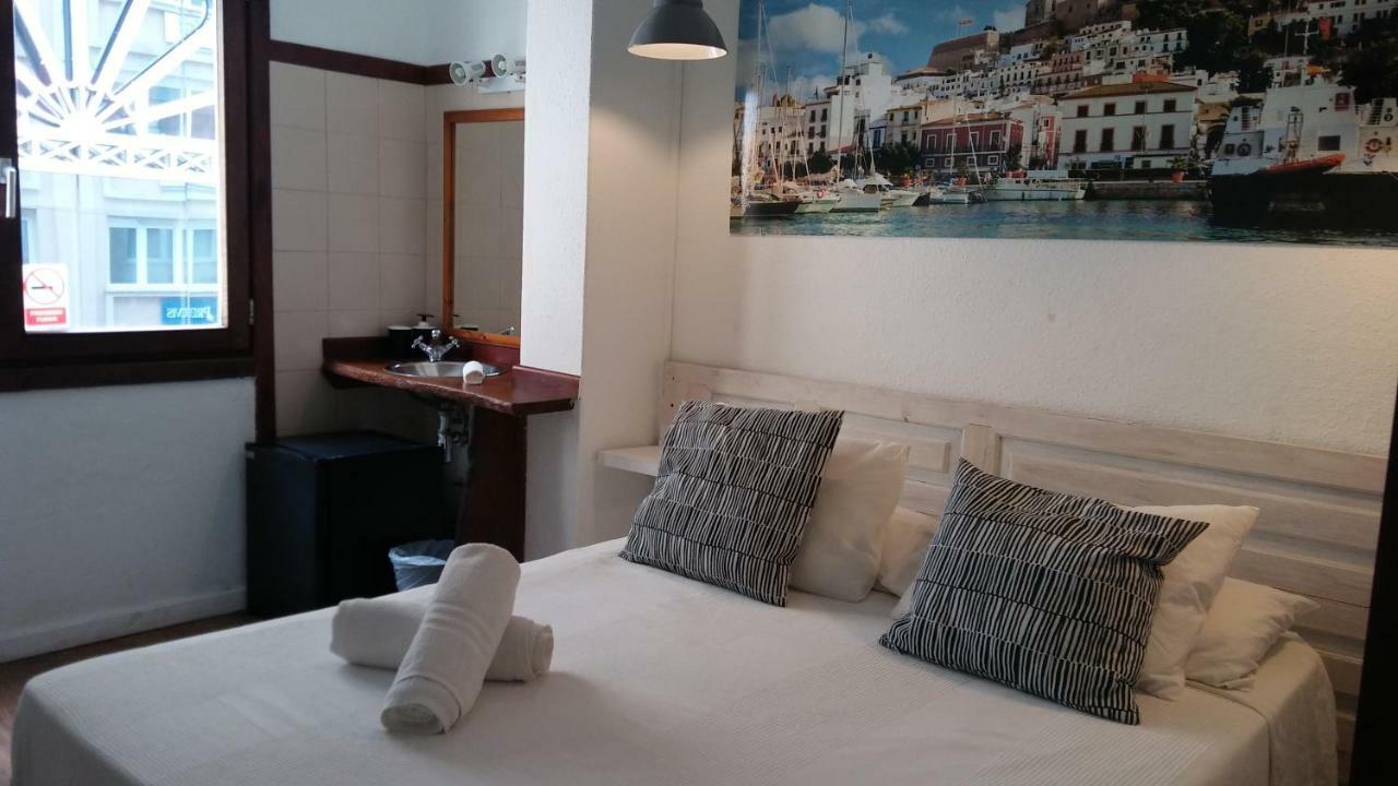 Hostal Ibiza Hotel Bagian luar foto